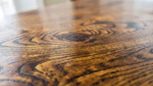 Czym pomalować olejowane drewno